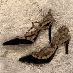 Valentinos 37 1/2 only wore them 3 times never use